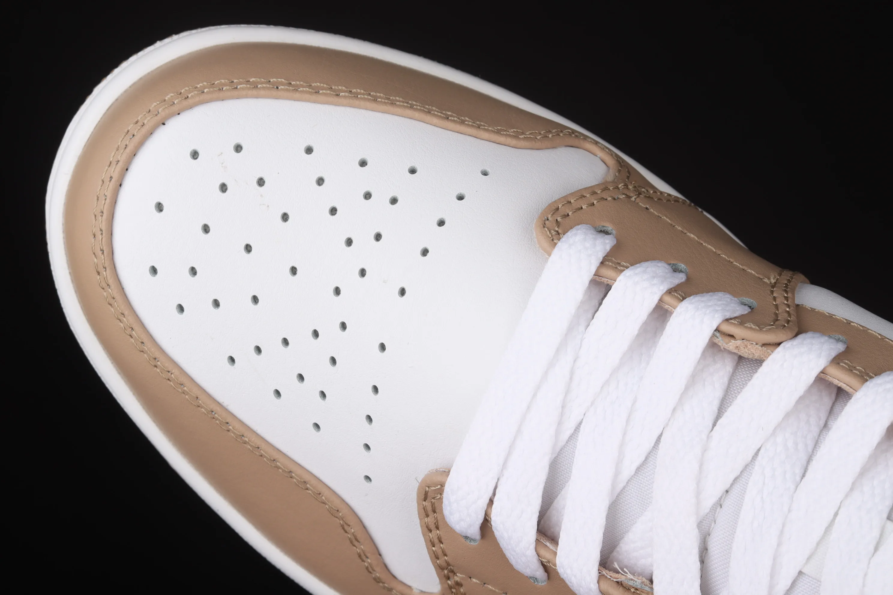 All categories Air Jordan Jordan series basketball shoes Air Jordan 1 Mid G version pure original Air Jordan 1 Mid AJ1 Joe 1 mid-top cultural basketball shoes 554724-271